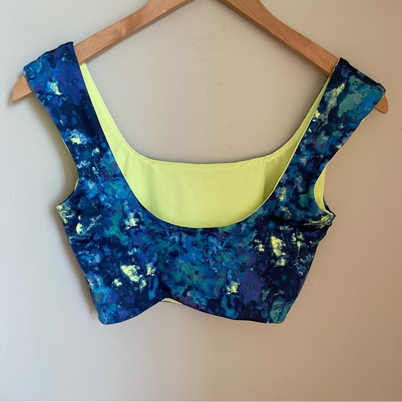Nike Women's Earth Dye Reversible Crop Swim Top Size Medium - Picture 6 of 11